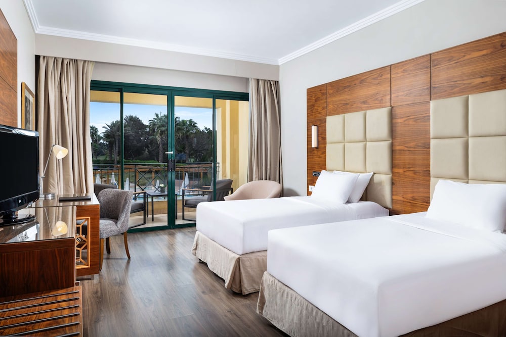 Superior Room, 2 Twin Beds (Pool Floor) - Photo 3