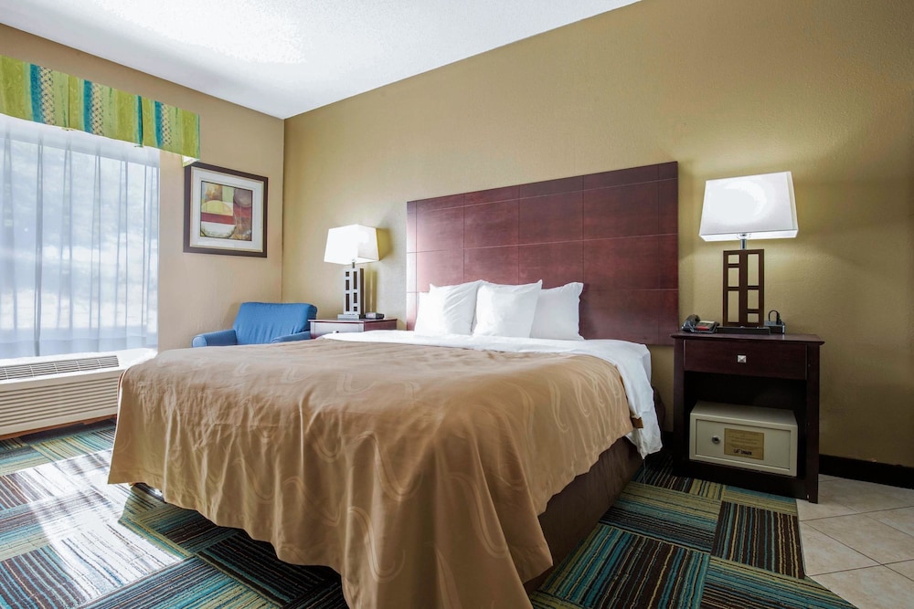 Room, 1 King Bed, Non Smoking (2 Person Hot Tub) photo 3