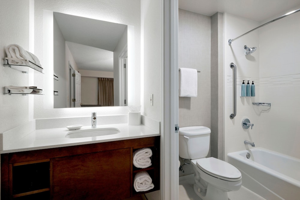 Suite, 2 Bedrooms - Photo 8