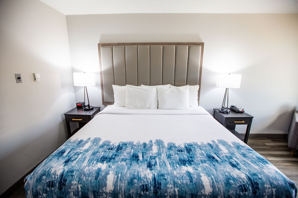 Room, 1 King Bed, Non Smoking - Photo 2