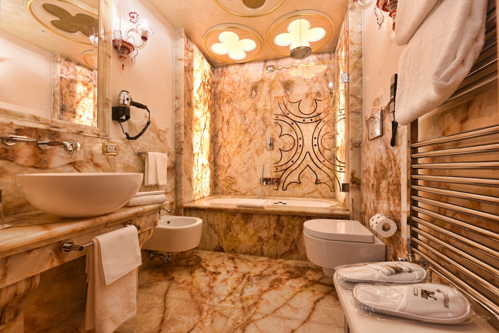 Superior Double or Twin Room (Golden Leaf ) thumbnail 6