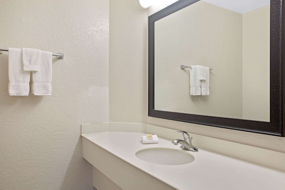 Room, 2 Double Beds, Accessible, Smoking (Tub with Grab Bars) - Photo 5