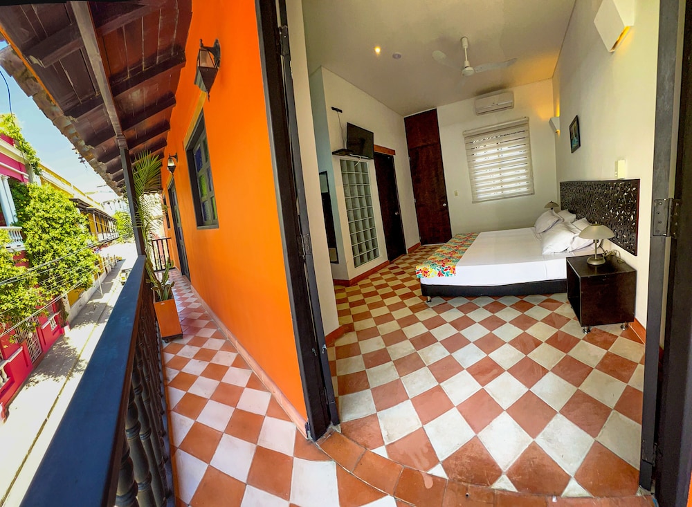 Deluxe Room, 1 Queen Bed, Non Smoking, Balcony photo 1