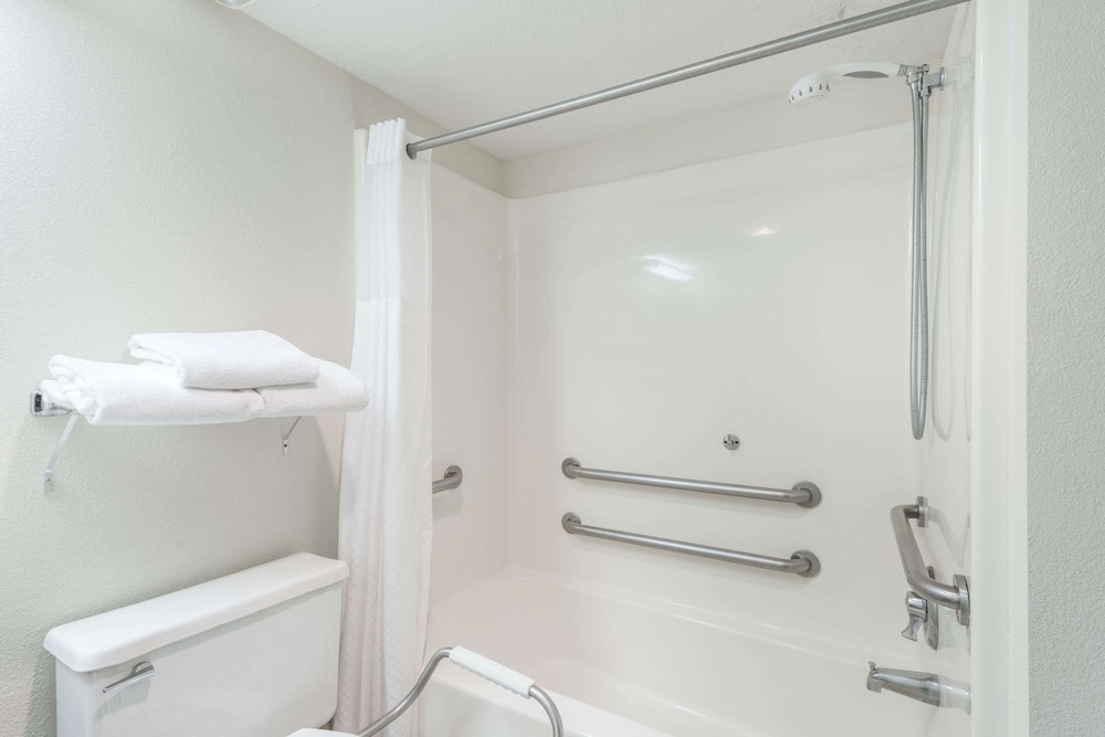 Room, 2 Queen Beds, Non Smoking - Photo 2