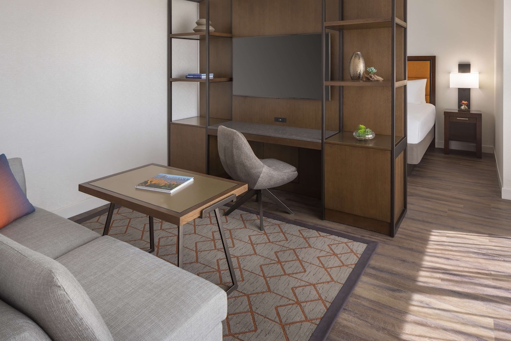 Executive Suite, 1 King Bed (High Floor) - Photo 2