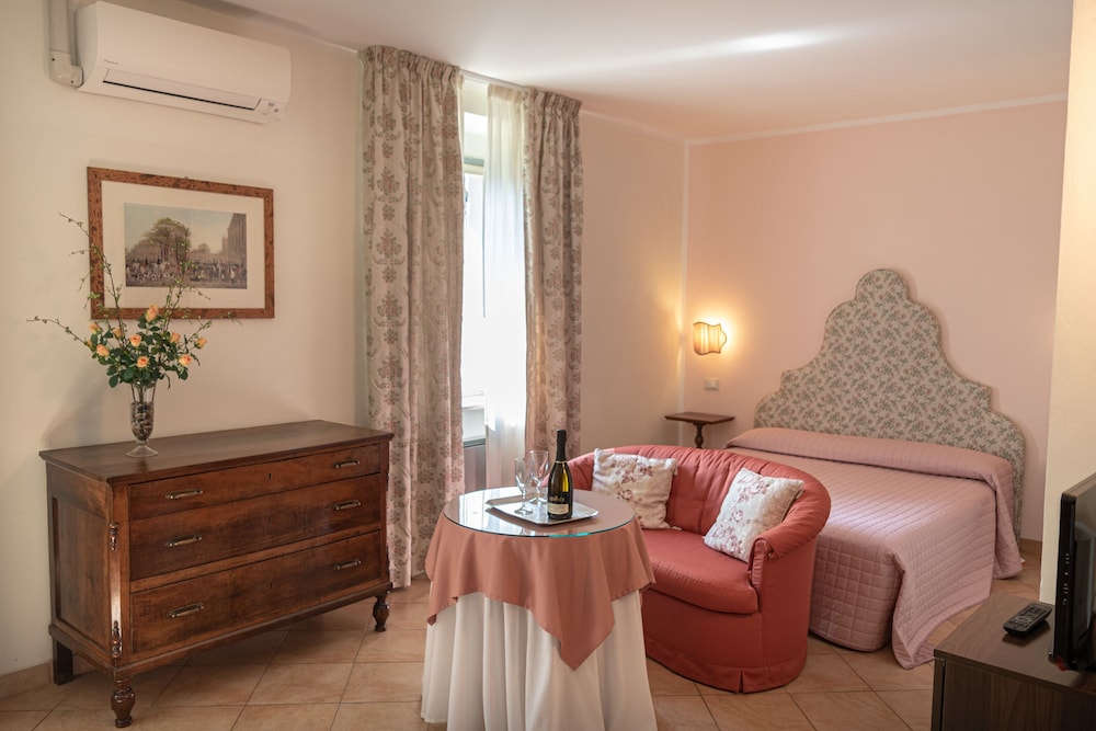 Superior Double or Twin Room photo 1