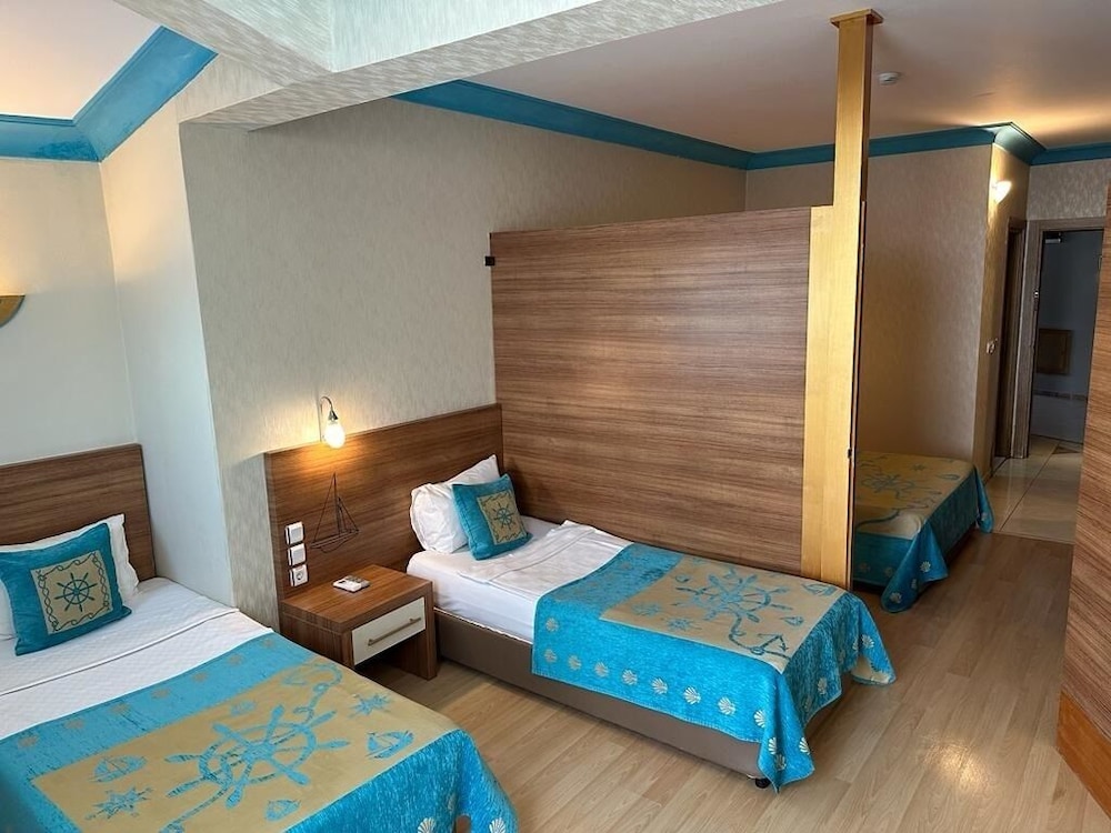 Large Standard Room (2 Bedrooms) photo 3