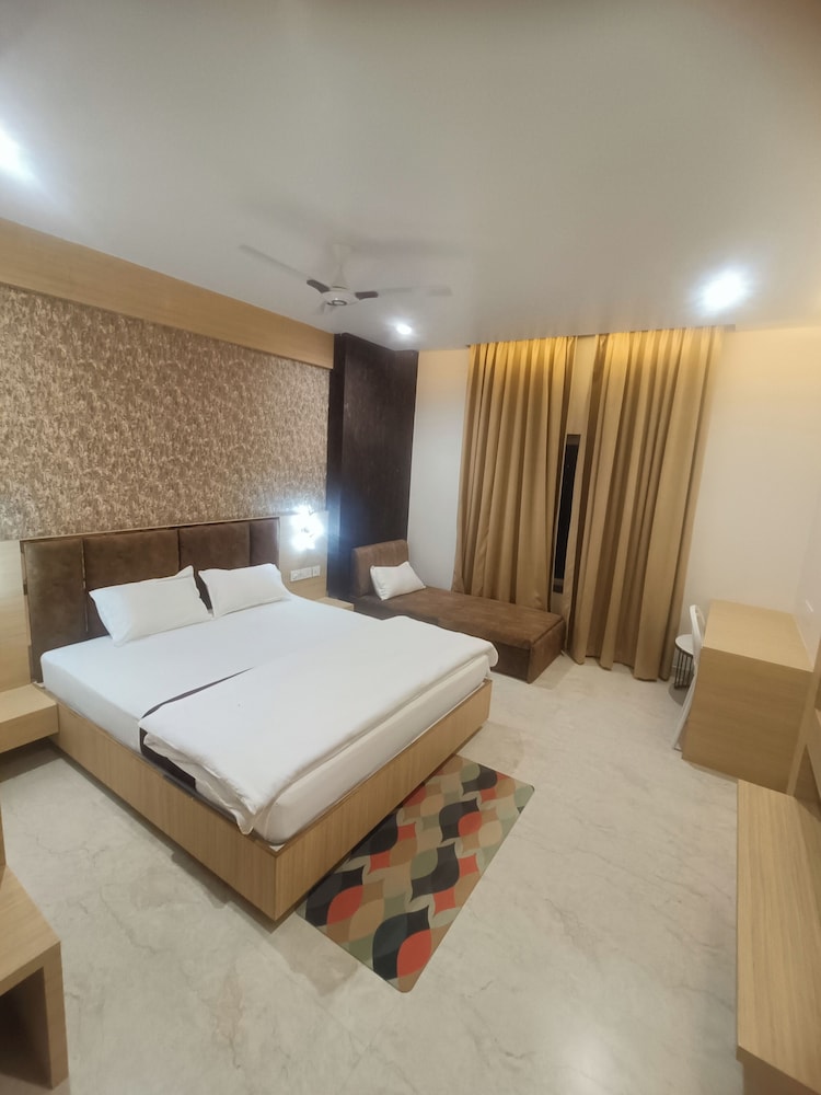 Deluxe Double Room, Balcony, City View