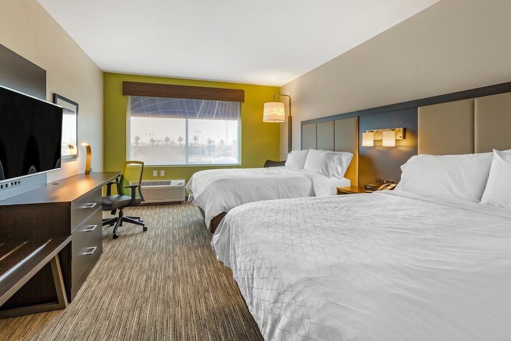 Standard Room, 2 Queen Beds, Accessible (Mobility, Roll-In Shower) - Photo 1
