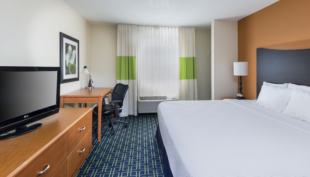 Room, 1 King Bed (Mobility/Hearing Access, Roll-In Shwr) - Photo 1