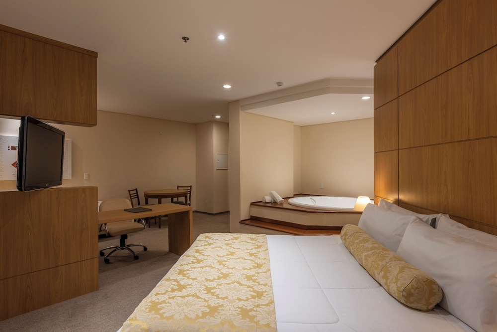 Suite - Photo 5