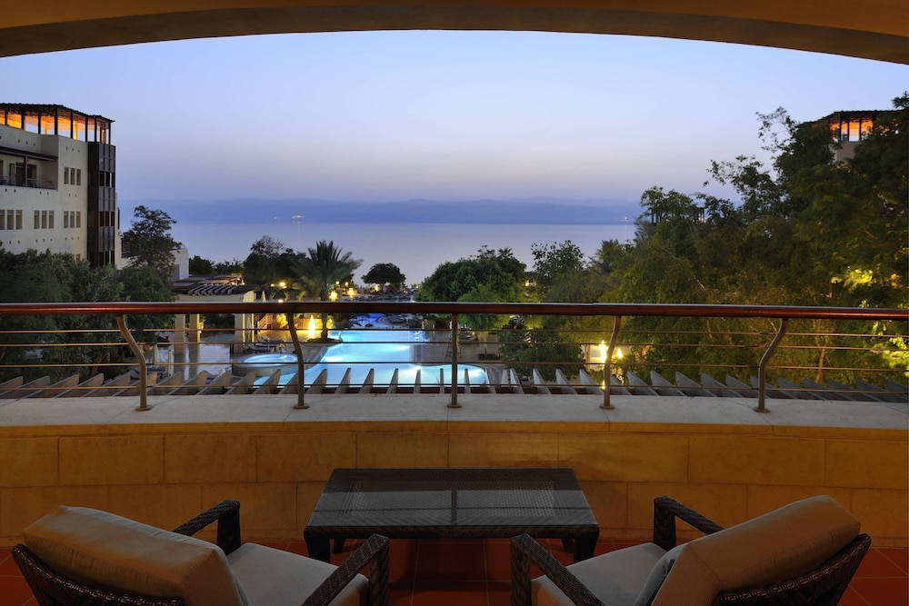 Suite, 2 Bedrooms, Balcony (Balcony) - Photo 2