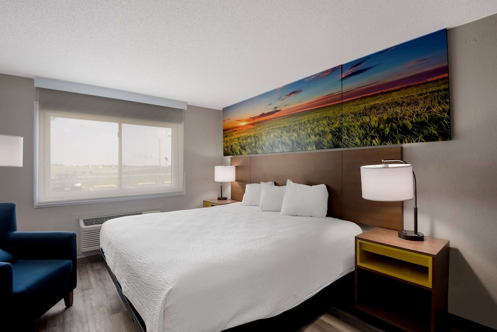 Standard Room, 1 King Bed - Photo 3