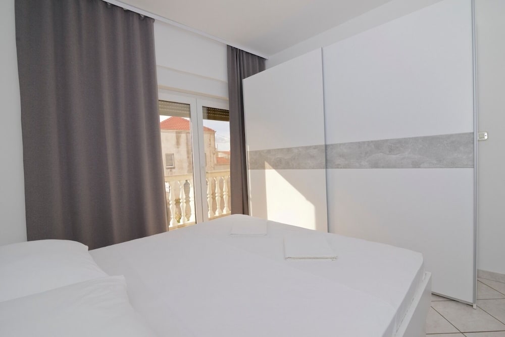 Apartment (Zora - Garden Terrace And Grill - A6()