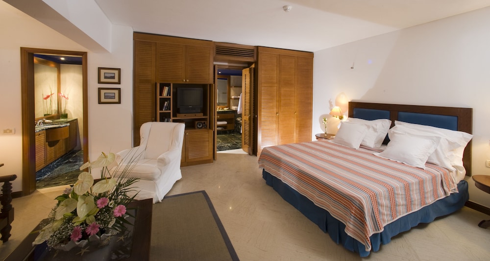 Family Suite, Garden View (Open Plan)