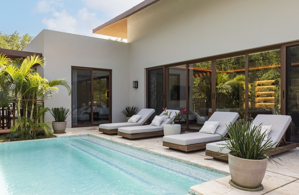 La Tortuga Suite, 1 King Bed, Private Pool, View