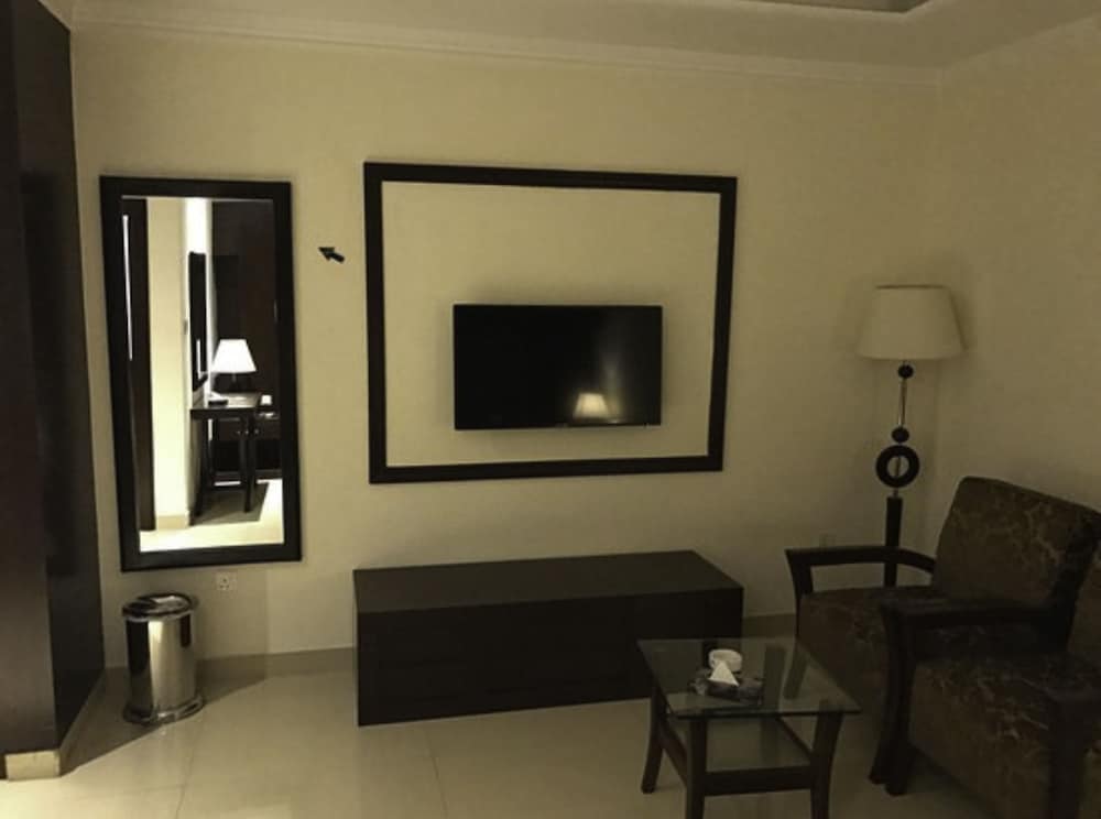 Executive Room - Photo 10