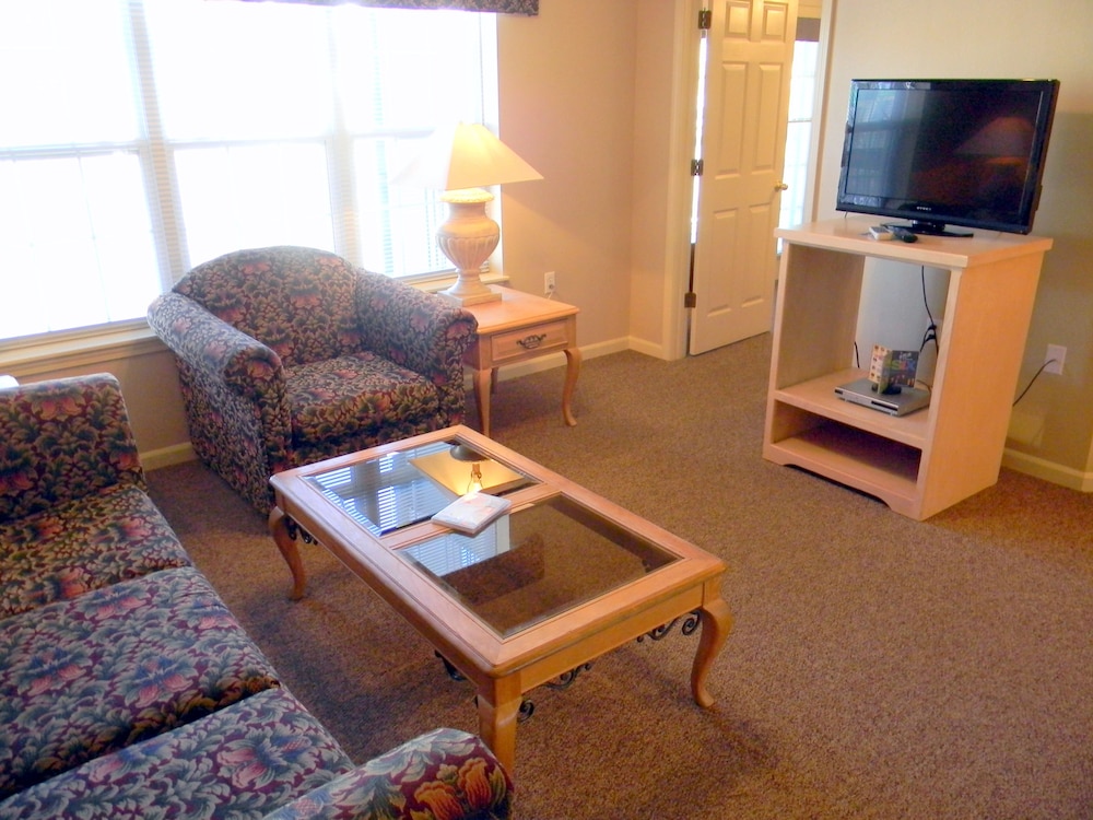 Suite, 1 Queen Bed With Sofa Bed photo 1