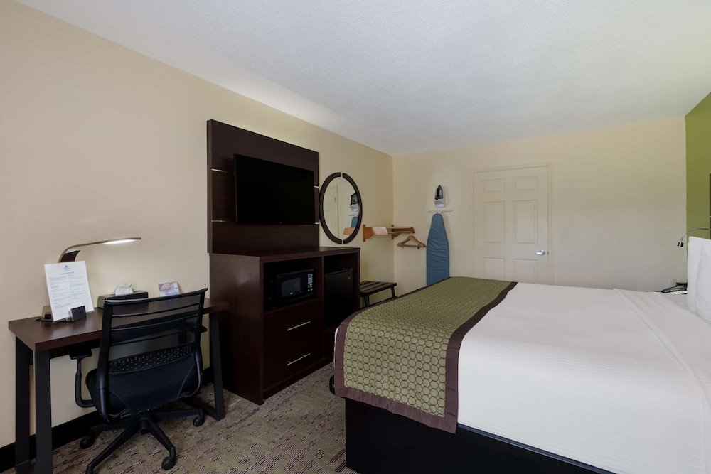 Standard Room, 1 King Bed, Accessible, Bathtub - Photo 2