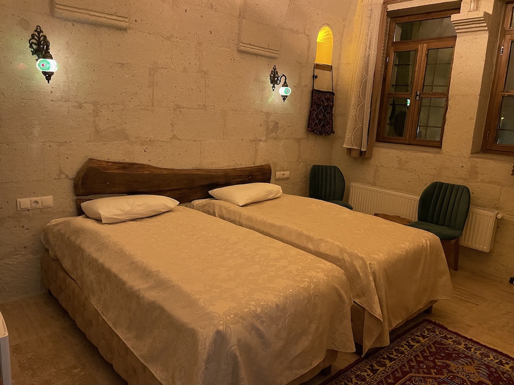 Stone/Arch Room- 103