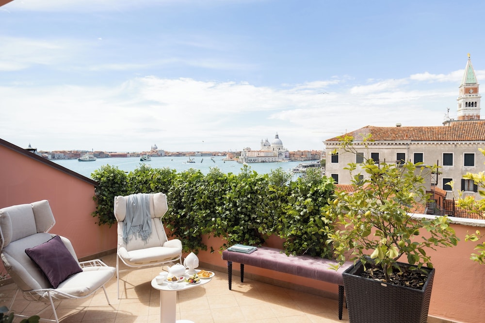 Panoramic Suite, Terrace, Lagoon View (Top Floor)