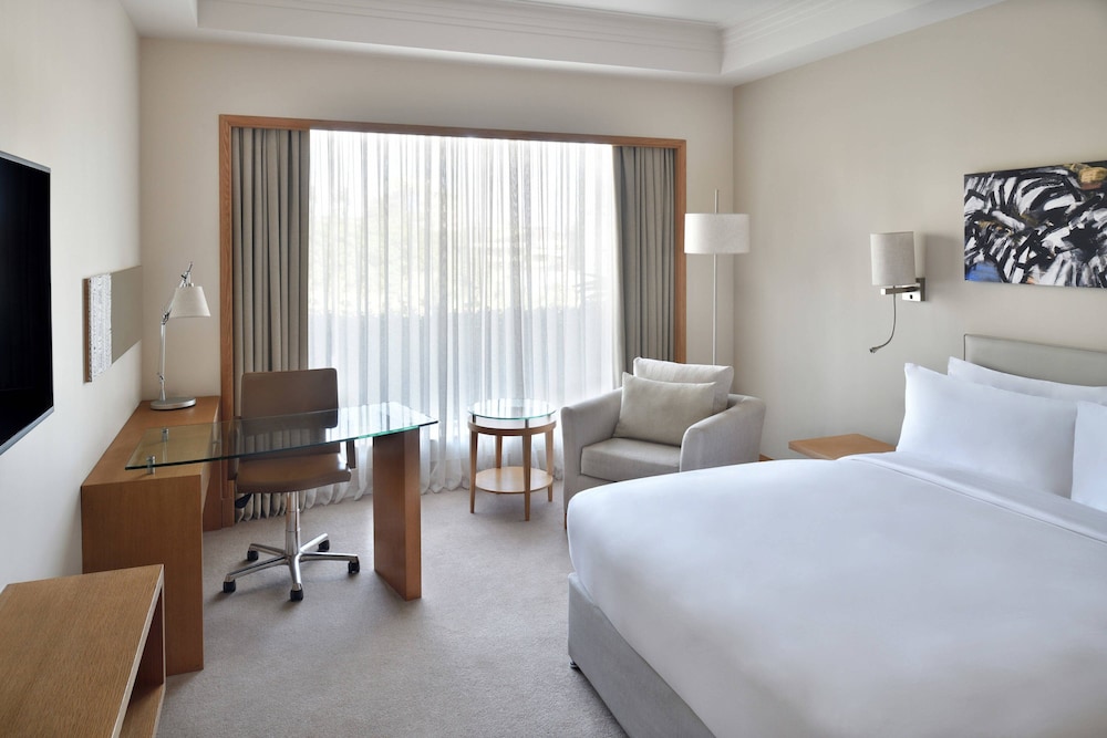 Executive Room, 1 King Bed - Photo 4