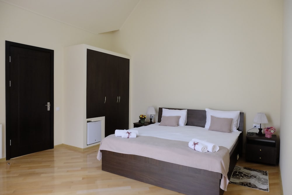 Double Room, Balcony, City View photo 2