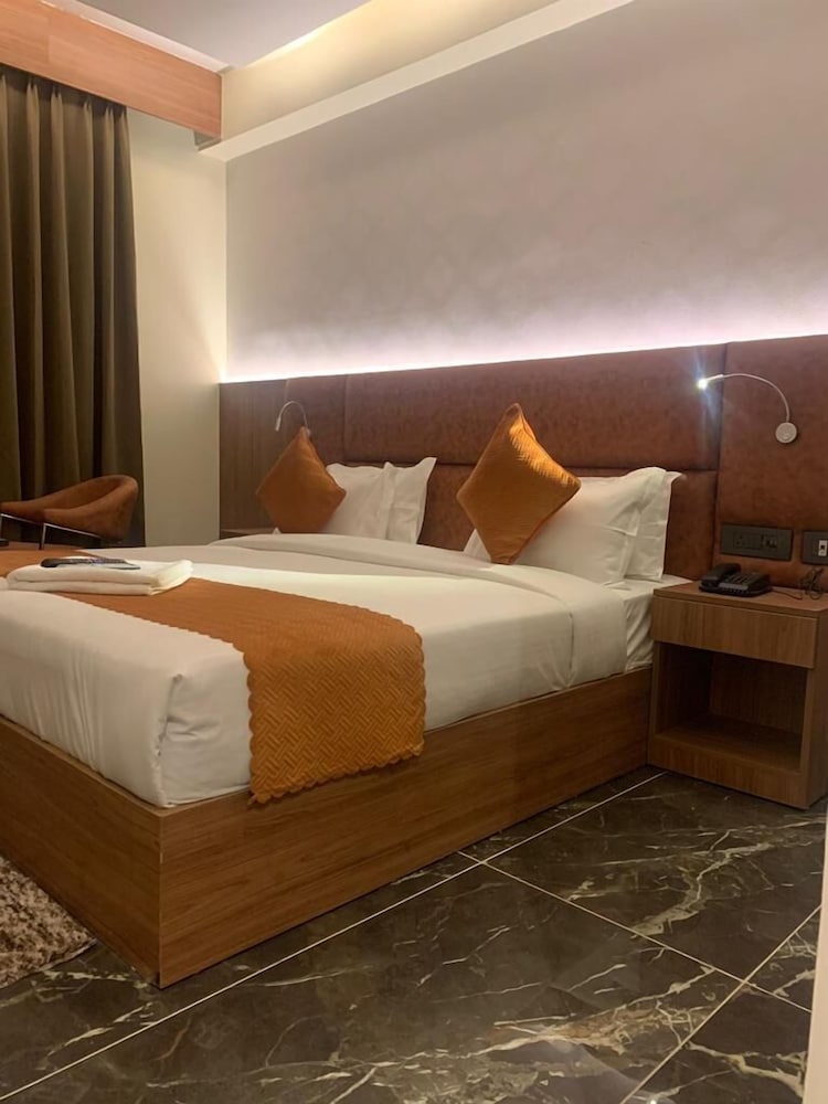 Deluxe Room - Photo 3