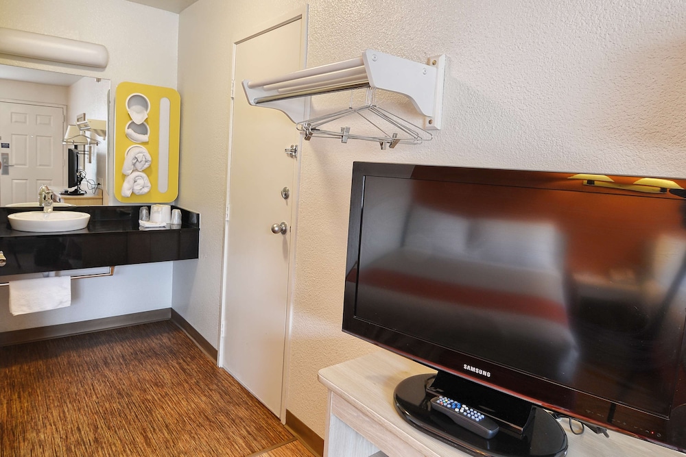 Standard Room, 2 Double Beds, Non Smoking