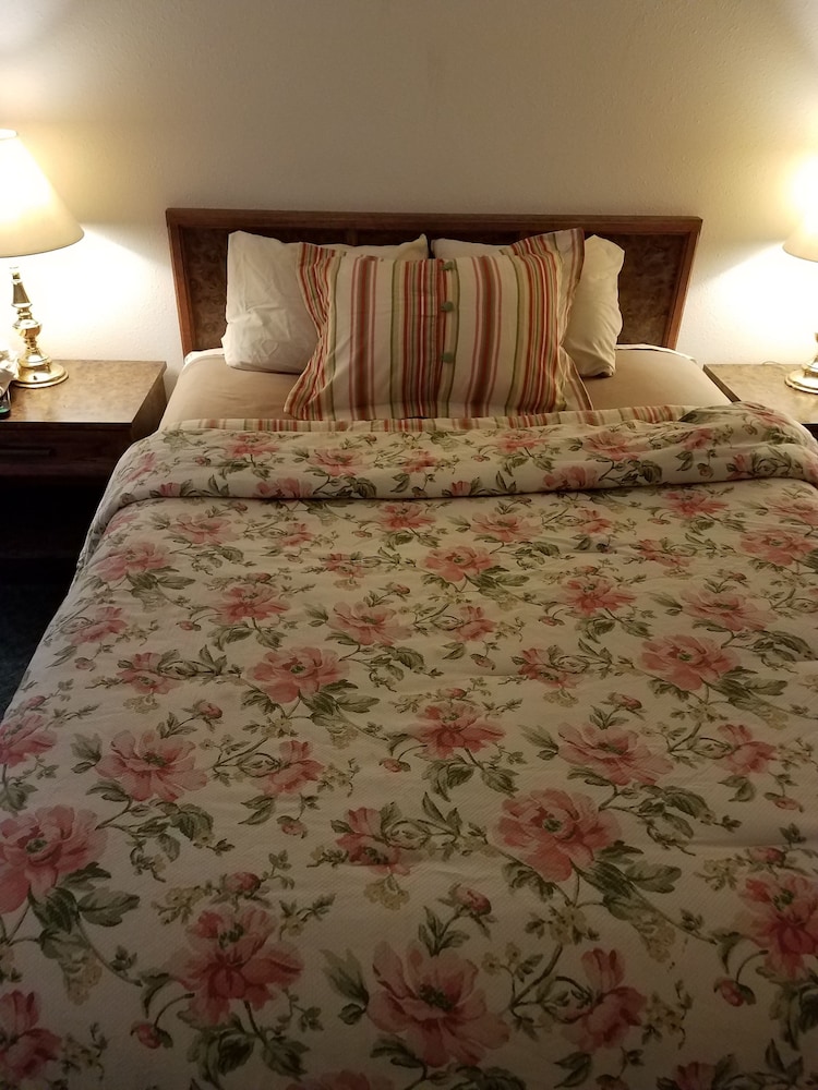 Standard Room, 1 Queen Bed, Garden View photo 1