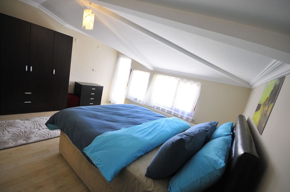 Family Penthouse, 3 Bedrooms, 2 Bathrooms, City View photo 1