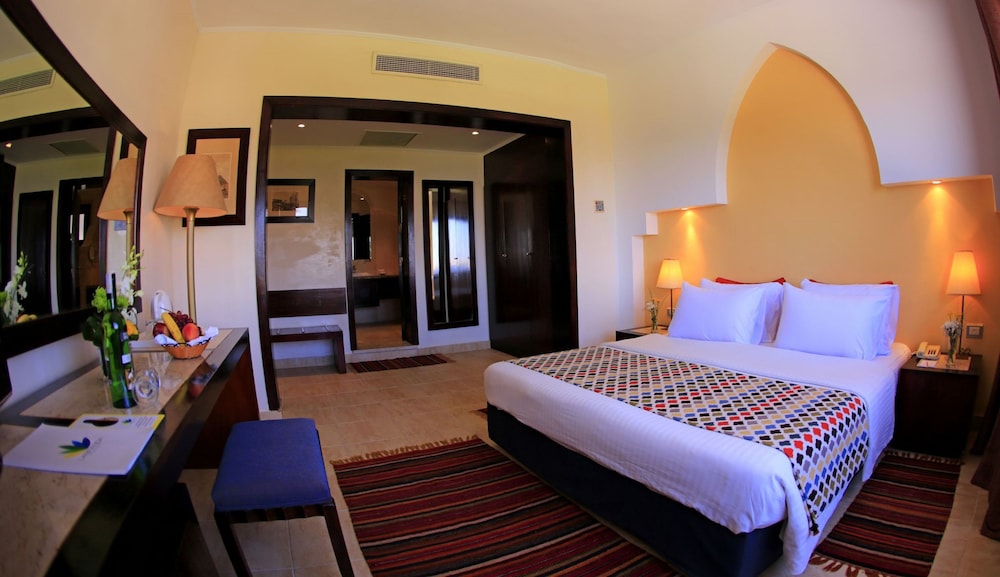 Superior Room, Pool View photo 3