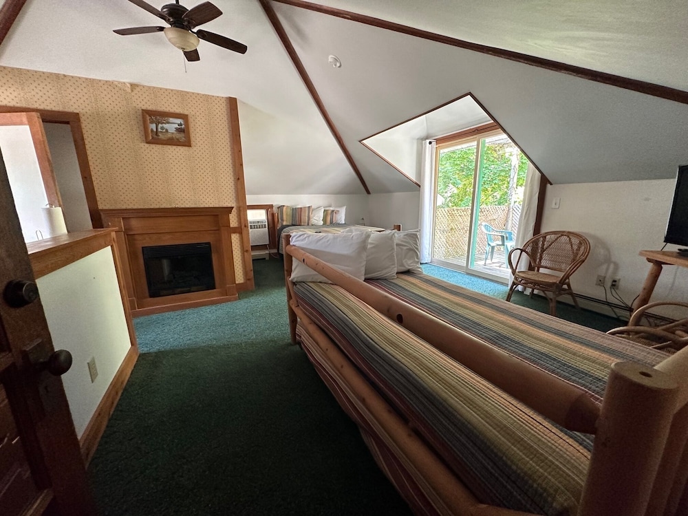 Upper Carriage House