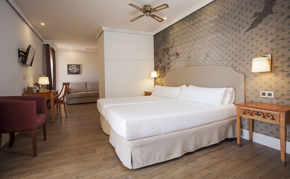 Junior Suite, Partial Ocean View