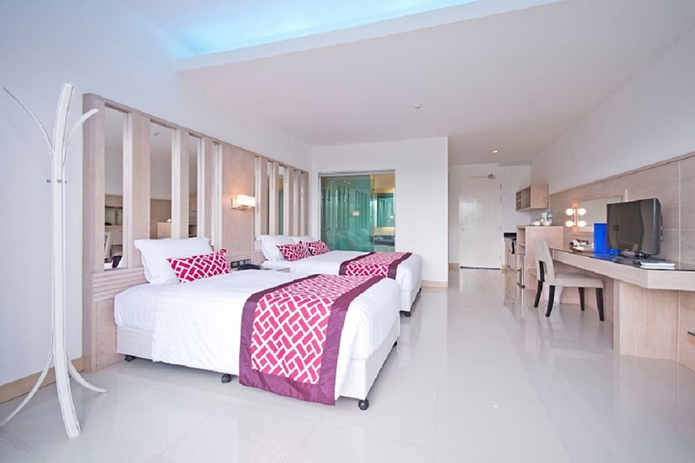 Deluxe Twin Room photo 3