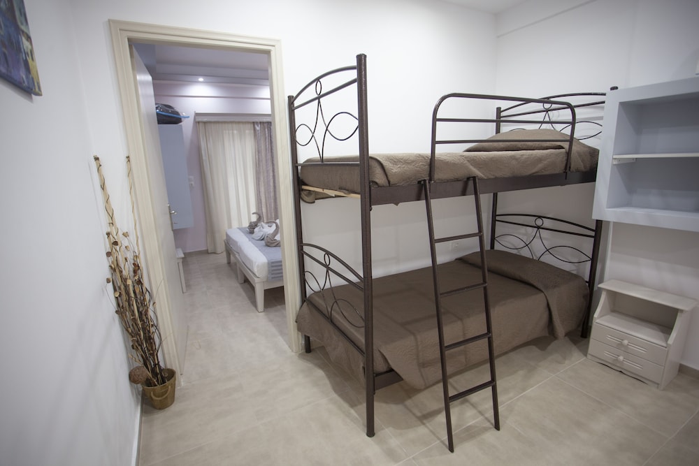 Family Quadruple Room, 1 Bedroom, Non Smoking photo 3
