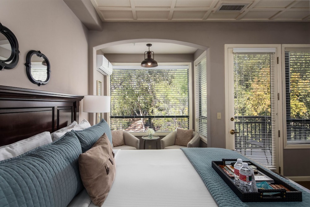 Creekside Queen Room 3 photo 3
