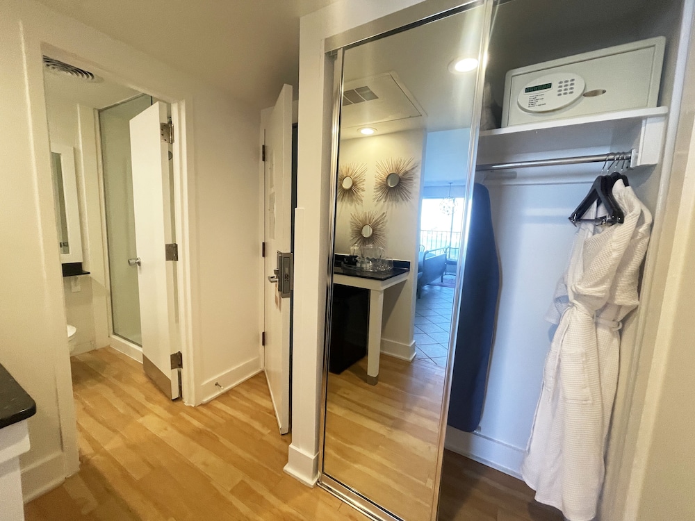 Standard Room, 2 Queen Beds, Oceanfront - Photo 4