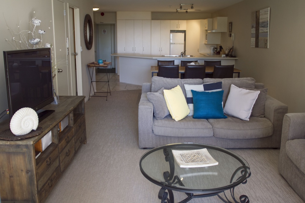 1 Bedroom Standard Suite photo 2