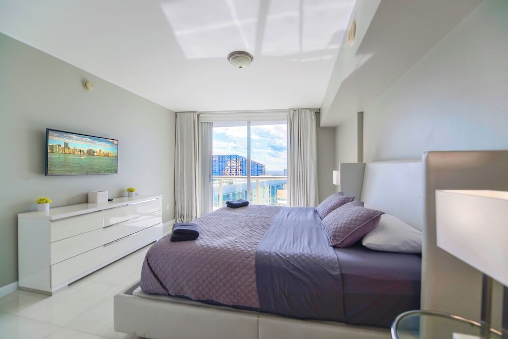 Luxury Condo, 1 Bedroom, City View photo 3