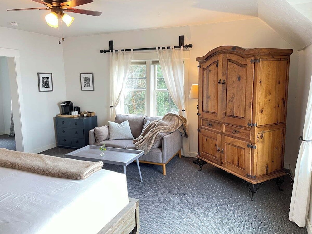 Madrona (Suite 3) photo 3