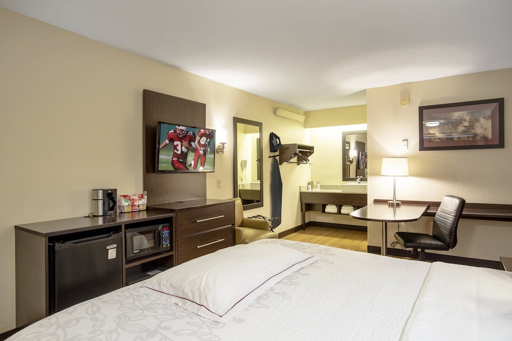 Premium Room, 1 King Bed (Upgraded Bedding & Snack, Smoke Free) - Photo 2