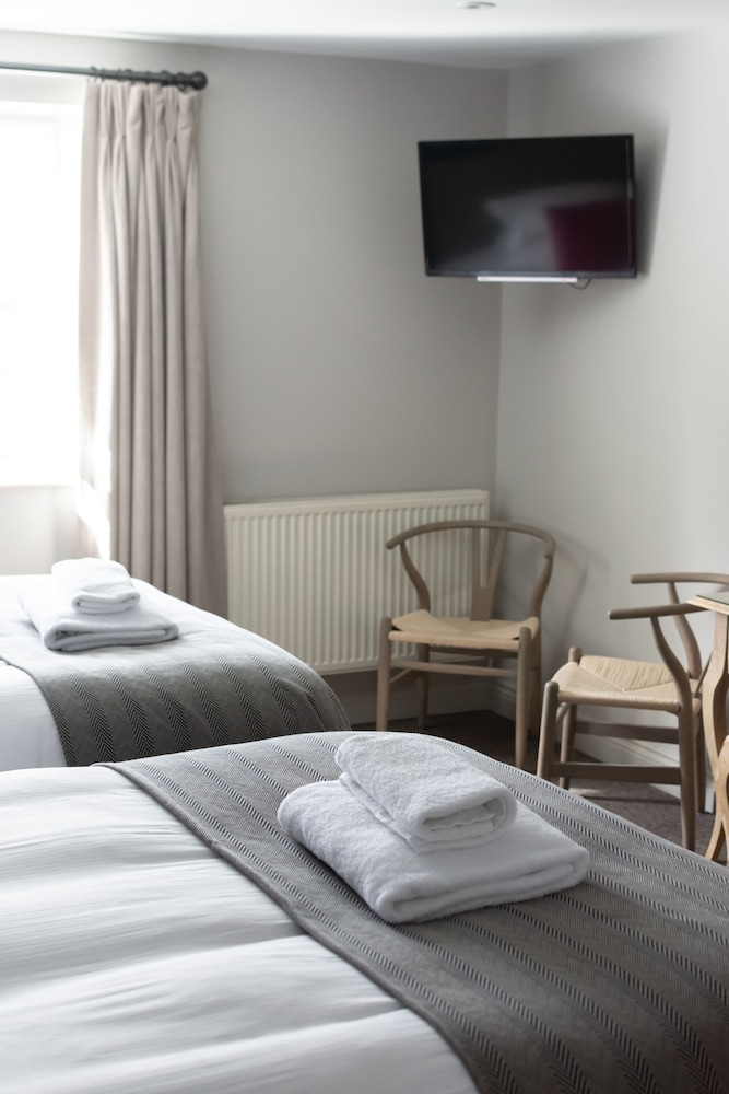 Standard Twin Room, Ensuite photo 3
