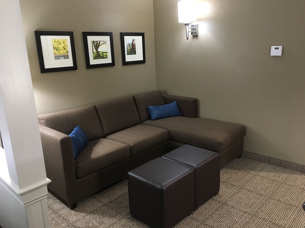 Suite, 2 Queen Beds - Photo 10