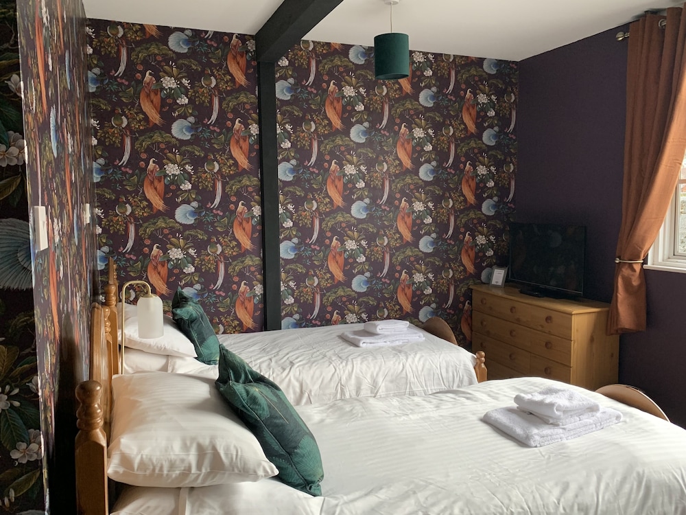 Twin Room, Ensuite photo 2