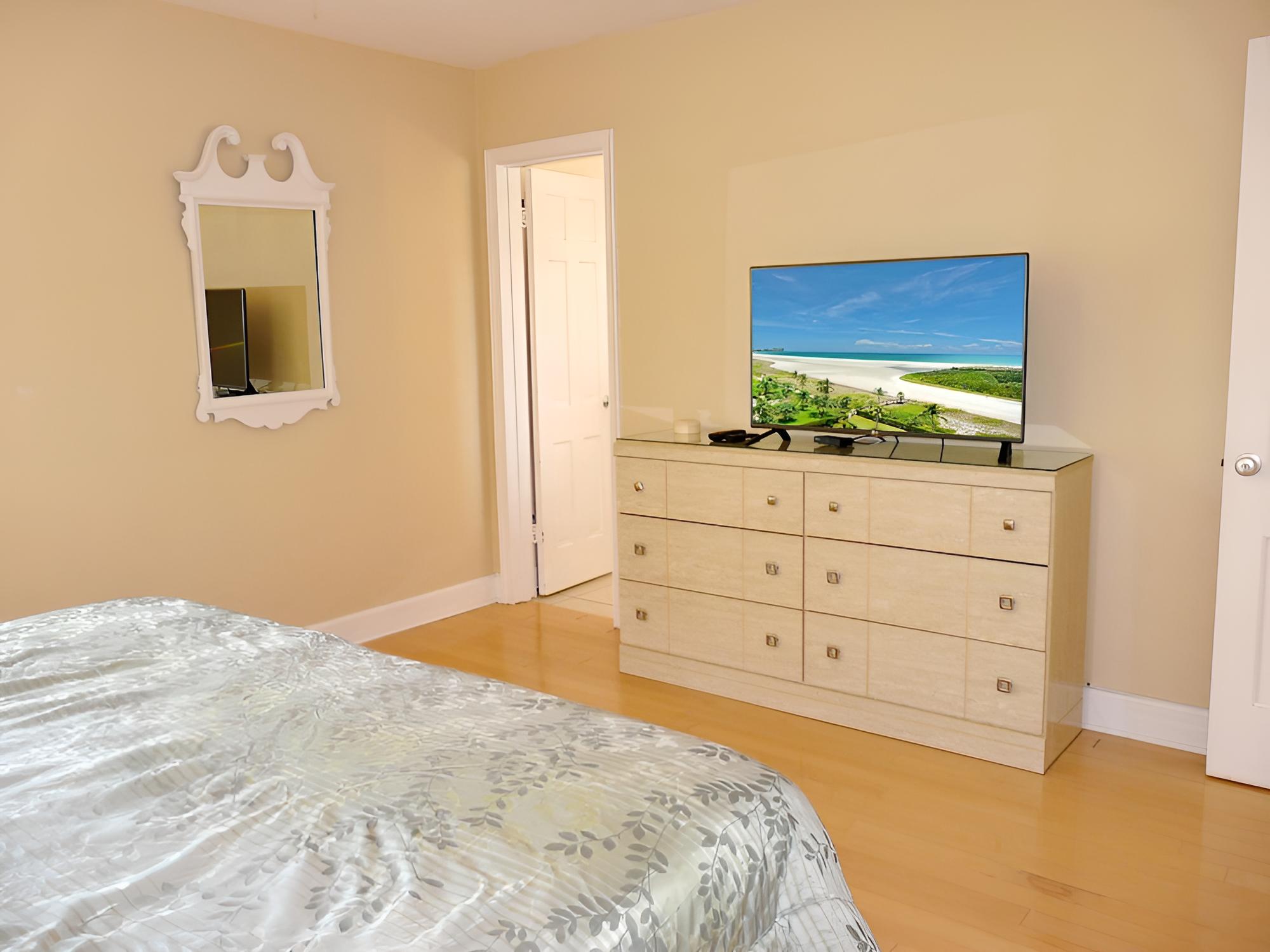House, Multiple Beds (818 Chestnut Court)