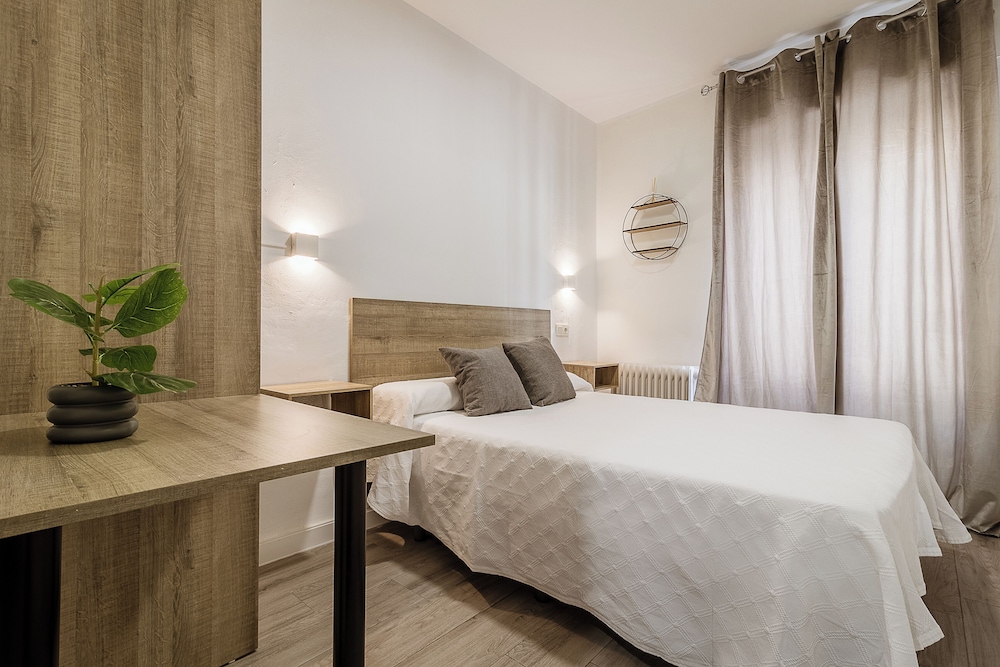 Basic Double Room, Shared Bathroom