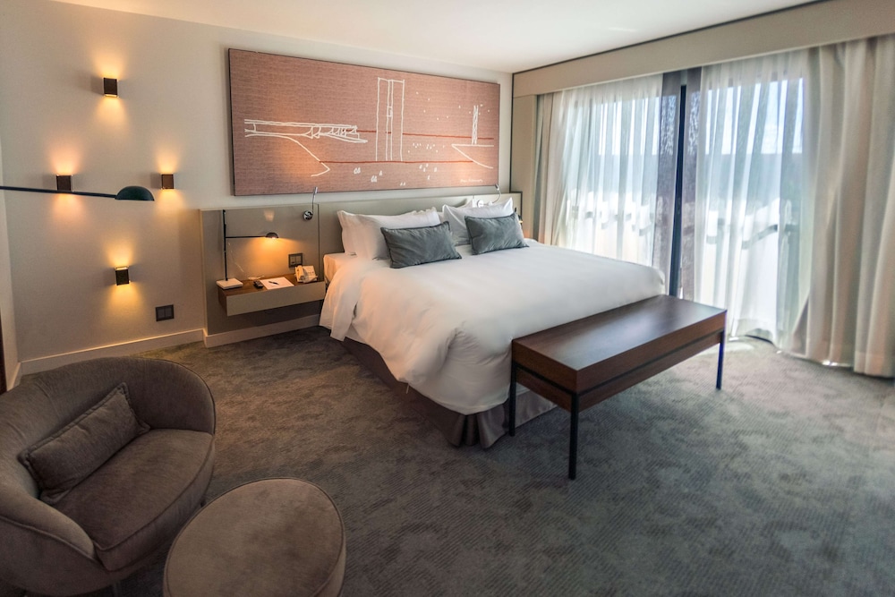 Suite, 1 King Bed - Photo 13
