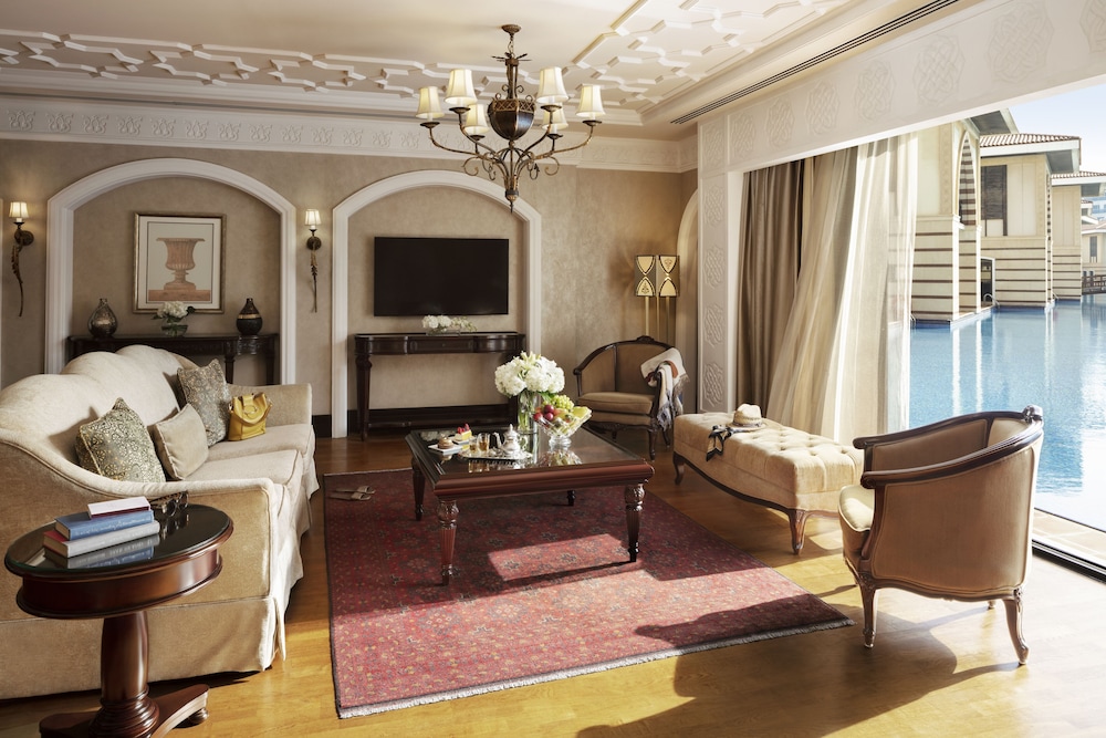 Four Bedroom Royal Villa, direct lagoon pool access, butler, daily breakfast & airport transfer thumbnail 5