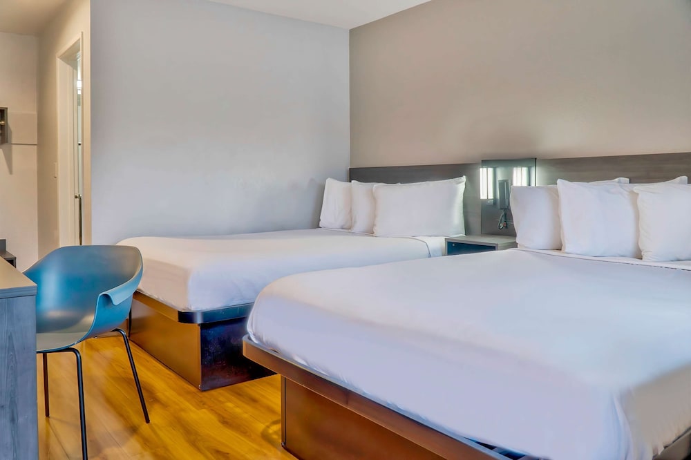 Deluxe Room, 2 Double Beds, Non Smoking, Refrigerator photo 1
